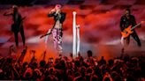 Machine Gun Kelly embraces superstardom (sort of) at Summerfest, but Avril Lavigne nearly steals the show