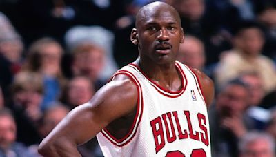 Throwback: When Michael Jordan Taunted His Chicago Bulls Teammates And Called Them 'Twenty-One Feet of Sh-t'