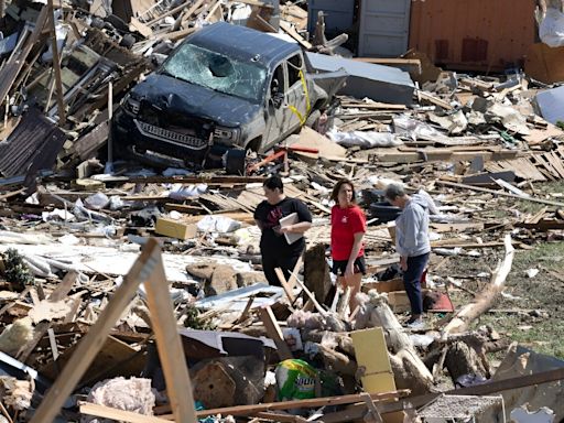 Tornado leaves five dead in Iowa