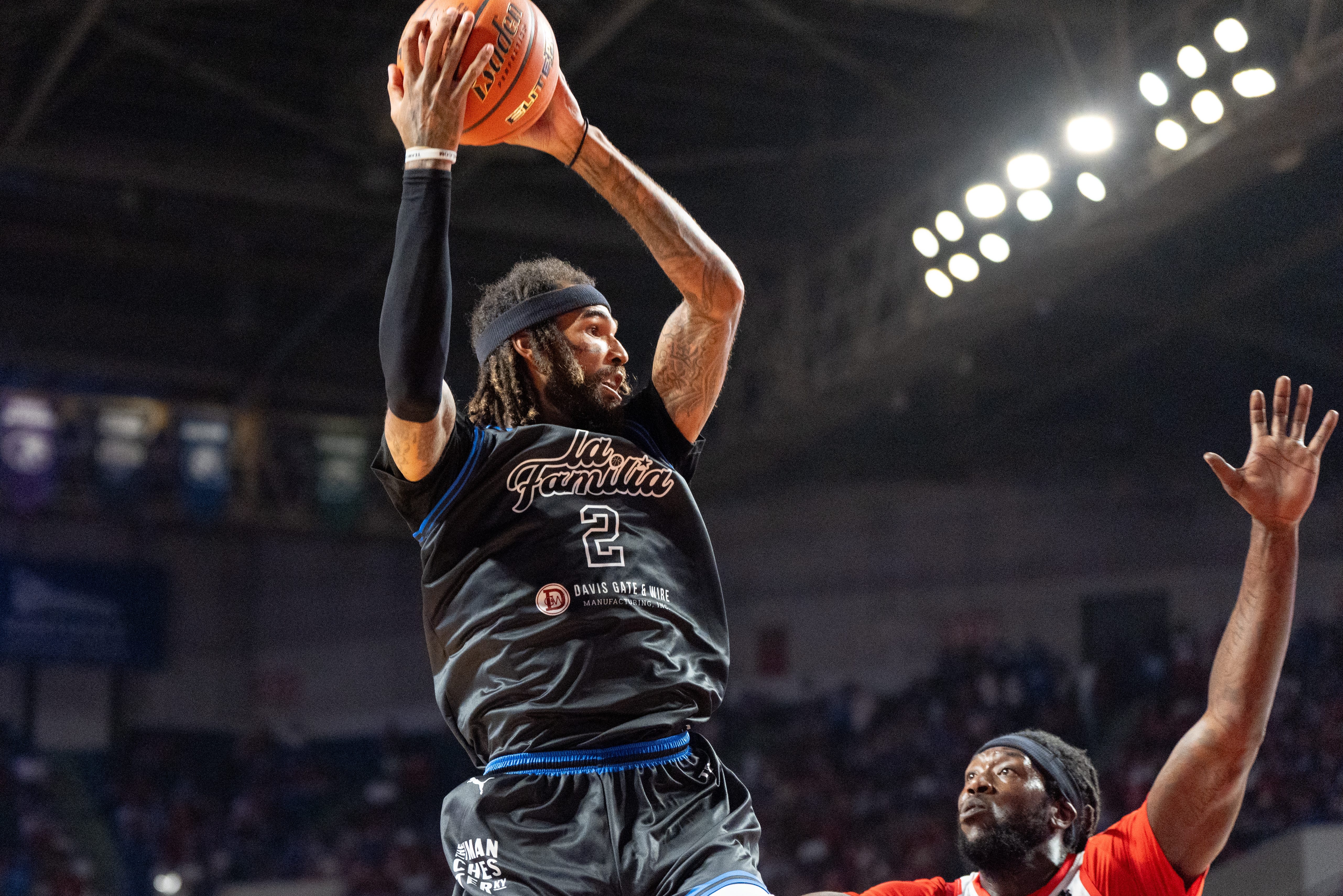 With Rajon Rondo and Willie Cauley-Stein, La Familia shows new weapons in win vs The Ville