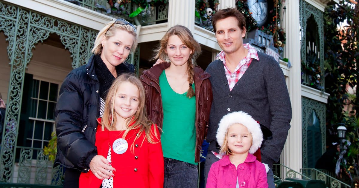 Exes Jennie Garth and Peter Facinelli's Family Album With 3 Daughters
