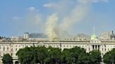 Los bomberos controlan un incendio en un histórico edificio de Londres