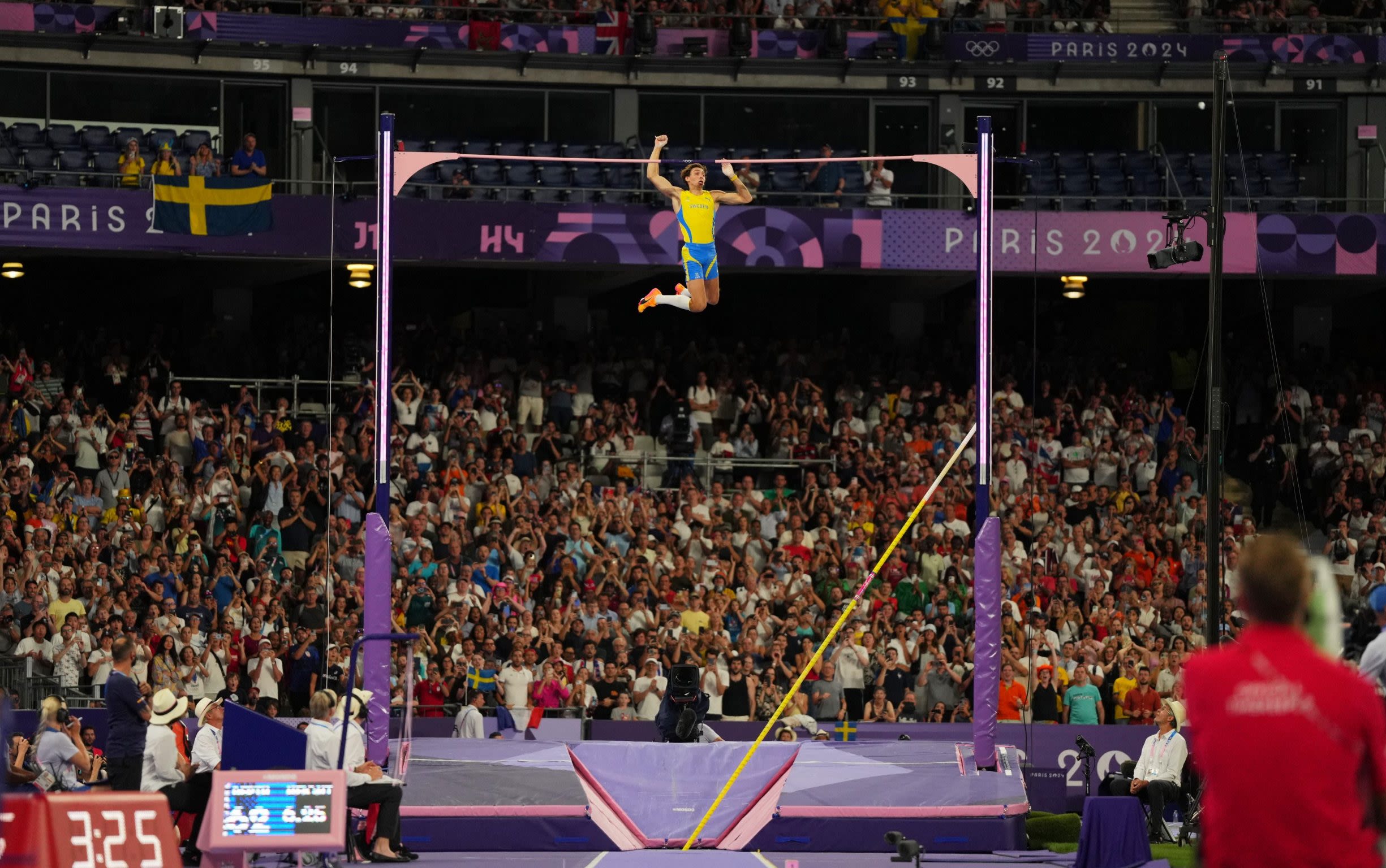 Pictured: The most impressive world record of the Olympic Games – Armand Duplantis in the pole vault