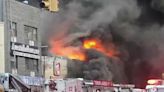 Tres bomberos resultan heridos durante incendio en Dunkin’ Donuts del Bronx