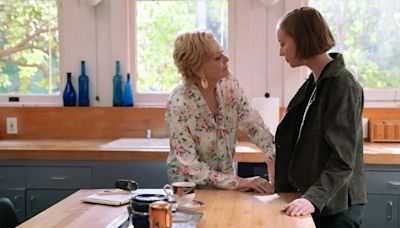 ‘Hacks’ Star Jean Smart Says Hannah Einbinder Blew Her Away With That ‘Brilliant’ Season 3 Finale Moment
