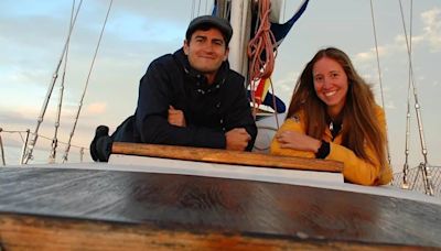 La pareja de argentinos que recorre el mundo en un velero: “Menorca es el paisaje más impresionante que puedes ver”