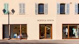 BOTTEGA VENETA 2023 Resort 度假系列登場，草編包、編織涼鞋...打造夏日時髦風貌