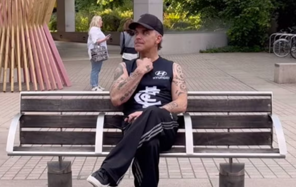 ‘Wasn’t like this in the Nineties’: Robbie Williams begs for someone to recognise him in hilarious video