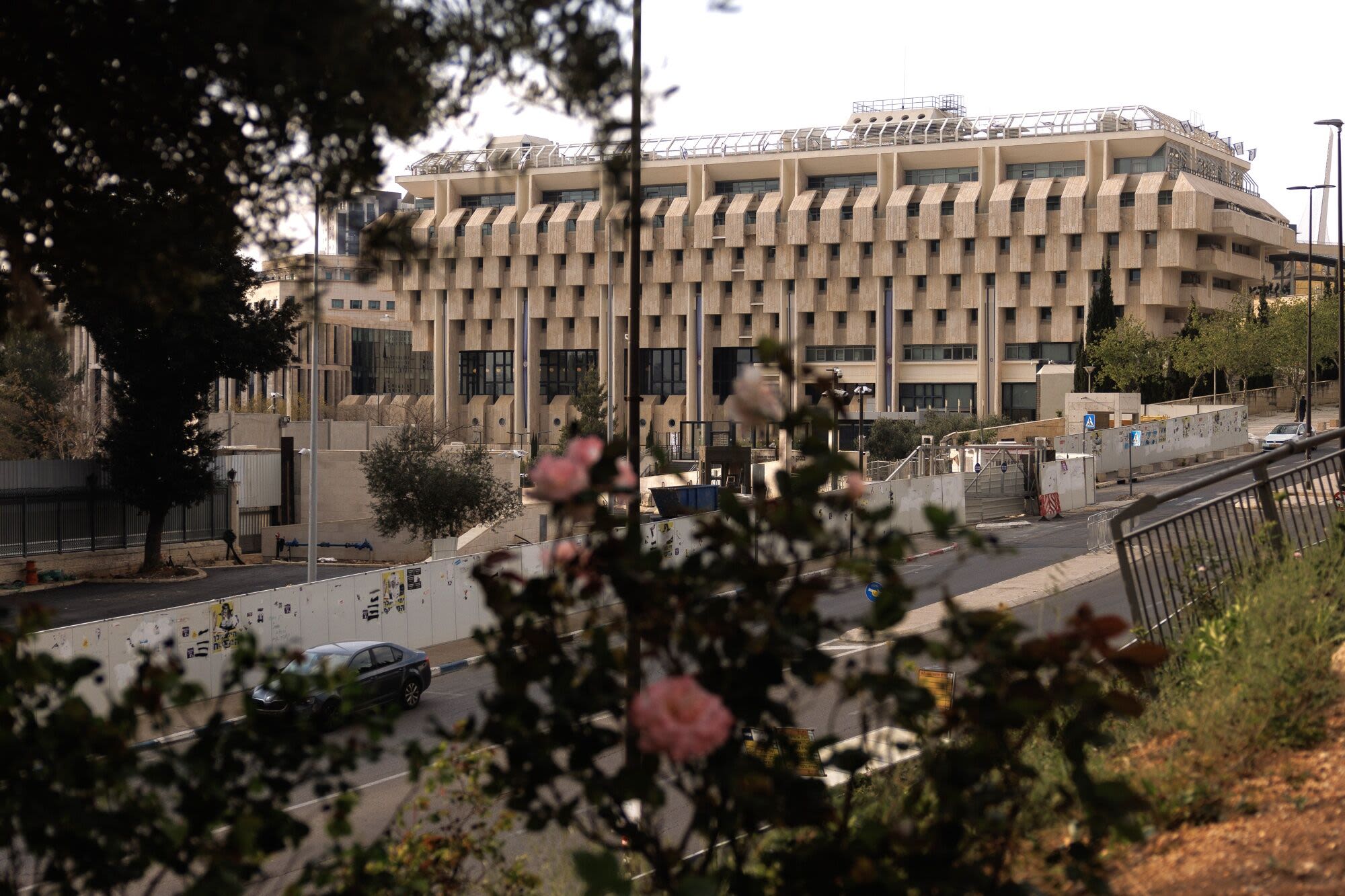 Bank of Israel Extends Rate Pause as War Complicates Next Move