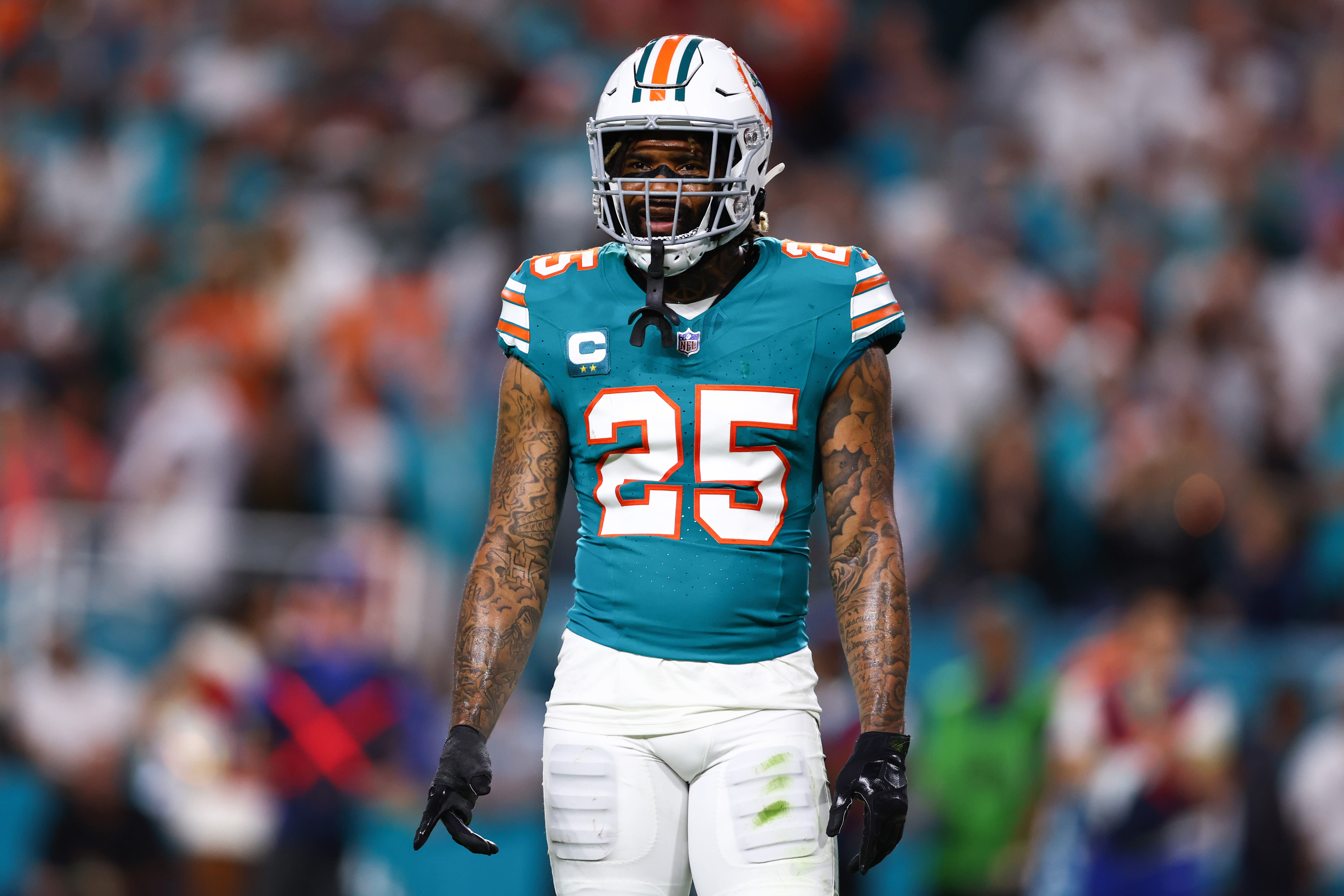 Report: Ex-Dolphins CB Xavien Howard allegedly shared revenge porn, texted a boy sexual images of his mother