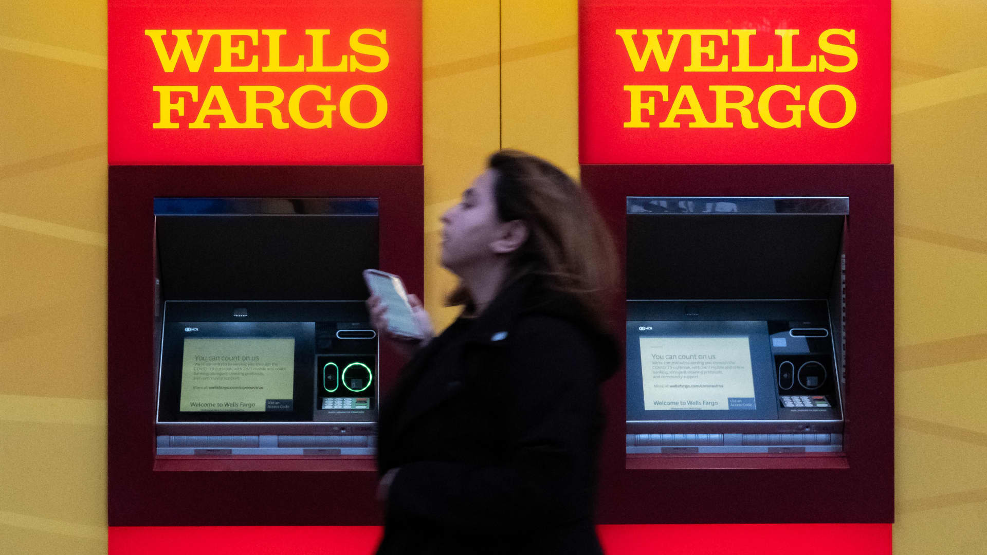 Wells Fargo goes on quiet hiring spree to expand from lending. What it means for the stock
