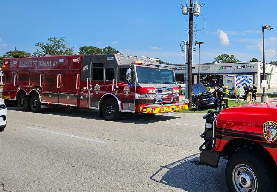 Harris county crash: Eastbound lanes shut down after car hits utility pole