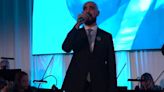 Abel Pintos brilló cantando el Himno Nacional en el Día de la Patria en la gala “Argentina, elijo creer”