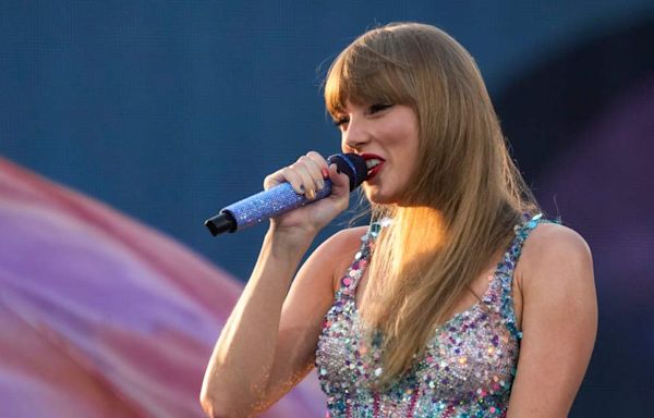 Fans All Noticed The Same Thing About Taylor Swift's VMA Tribute To Travis Kelce