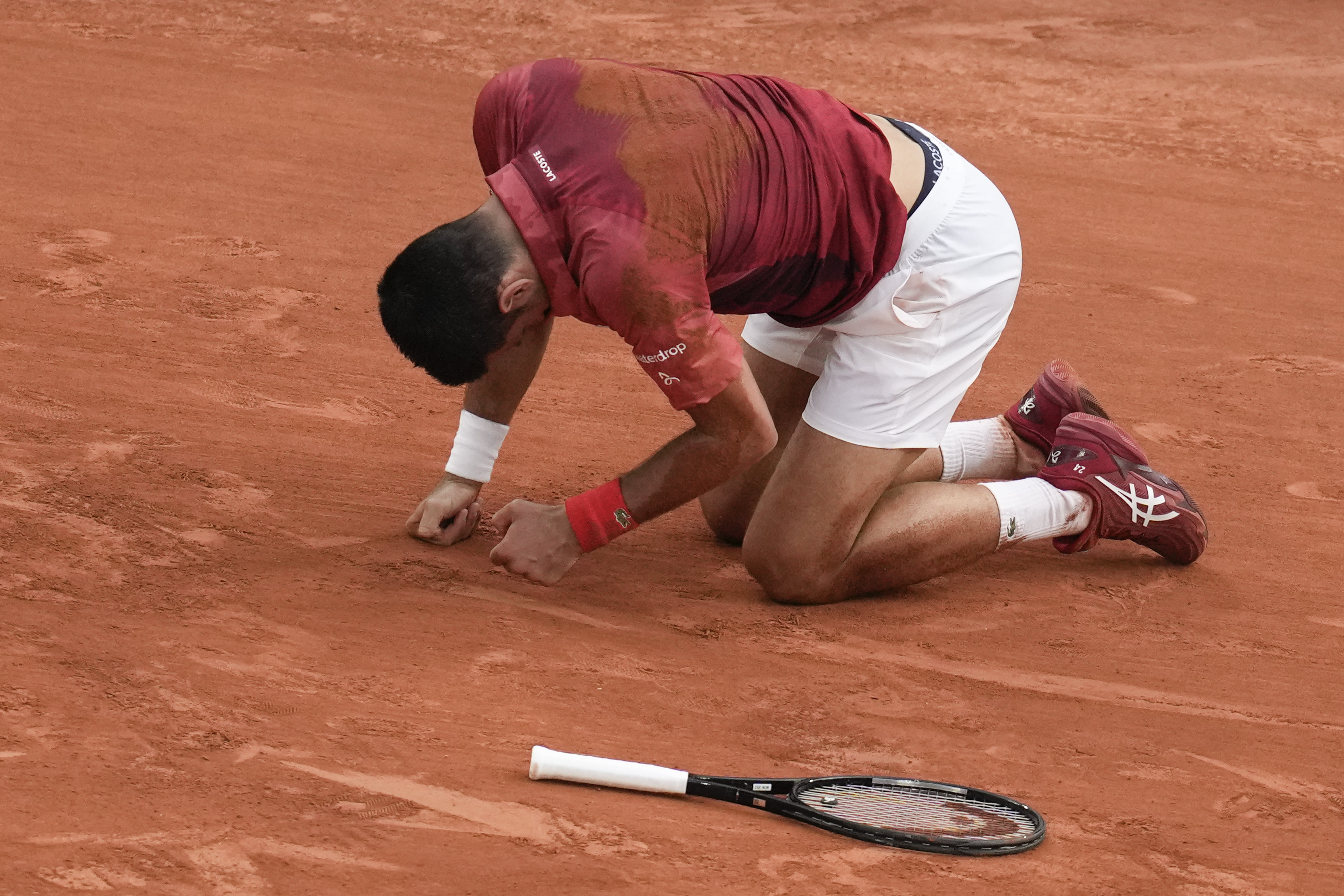 Novak Djokovic's French Open title defense ends because of an injured knee