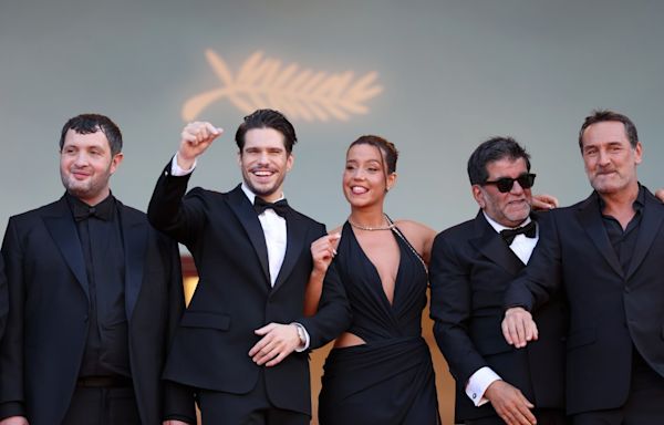 ‘Beating Hearts’ World Premiere Gets 15-Minute Standing Ovation – Cannes Film Festival