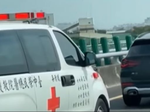 休旅車國道疑擋救護車 網友罵翻：應吊銷駕銷