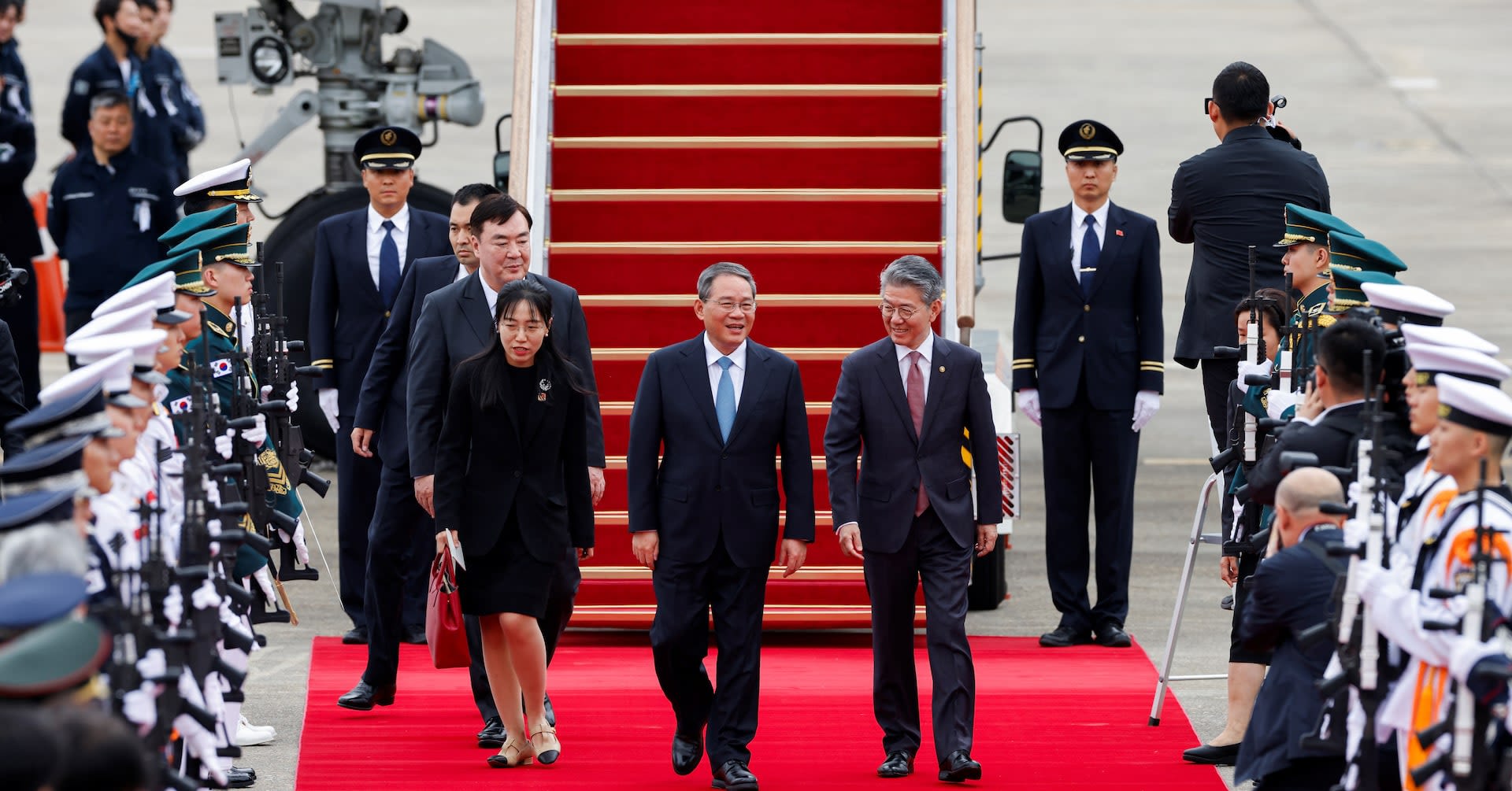 China's premier hails 'new beginning' with US-allied South Korea, Japan