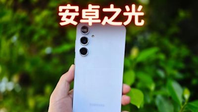 三星霸榜！Galaxy A55再度稱王 超越iPhone 15奪冠