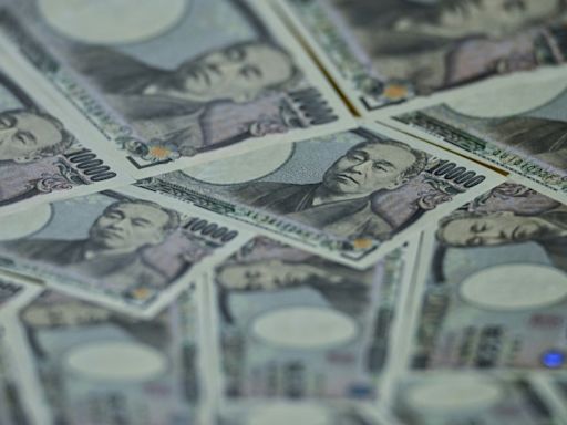 US stocks flirt with fresh records, rebounding yen hits Nikkei