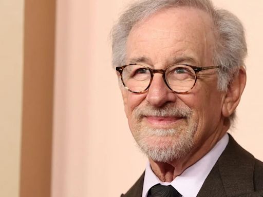 Steven Spielberg y A24 se unen para producir la adaptación de la novela The Heaven & Earth Grocery Store