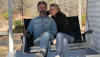 American Pickers' Mike Wolfe shares cute pic kissing girlfriend Leticia Cline