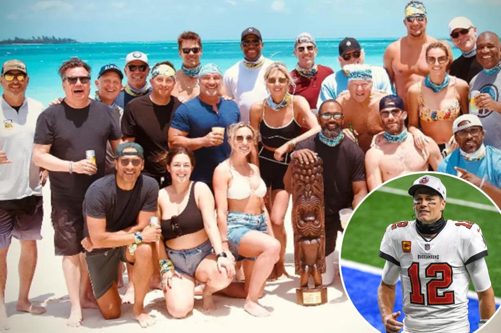 Tom Brady goes ‘off the grid’ with new Fox NFL teammates after unretirement buzz