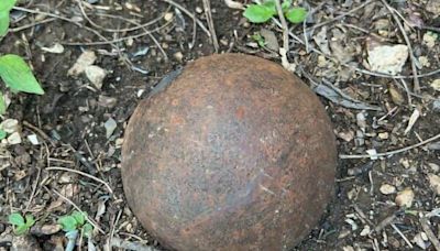 Bomb squad removes Civil War-era cannonball