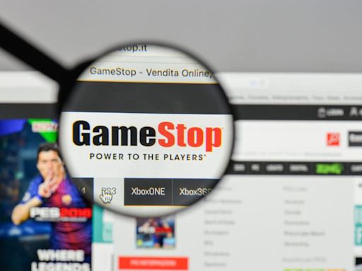 GameStop (GME) stock price dives, short interest rises: what next? | Invezz