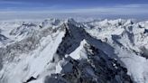 En 2023, van diez alpinistas muertos por intentar escalar el Everest