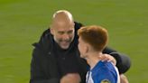 El paternal gesto de Pep Guardiola con el Colo Barco tras la goleada del Manchester City al Brighton en Premier League