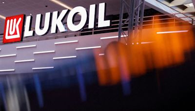 Lukoil ramps up seaborne oil exports as Druzhba supplies stuck, sources say