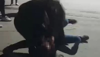 Brutal golpiza en La Plata: una chica de 13 años fue atacada por un grupo de jóvenes y quedó internada