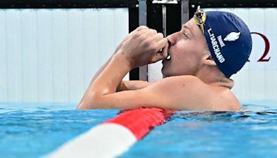 Léon Marchand lance un appel pour retrouver Apolline, jeune supportrice snobée par le nageur au Club France