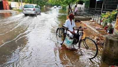 Heavy rain causes waterlogging, residents suffer