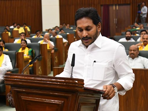 Jagan takes oath in A.P. Assembly, wishes Naidu, Pawan