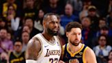 LeBron James le come el coco a Klay Thompson