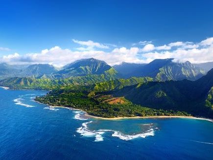 Wildfire in Hawaii that threatened 200 homes, prompted evacuations, contained