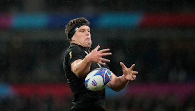 Scott Robertson names McKenzie at flyhalf, Perenara at scrumhalf in 1st team to play England