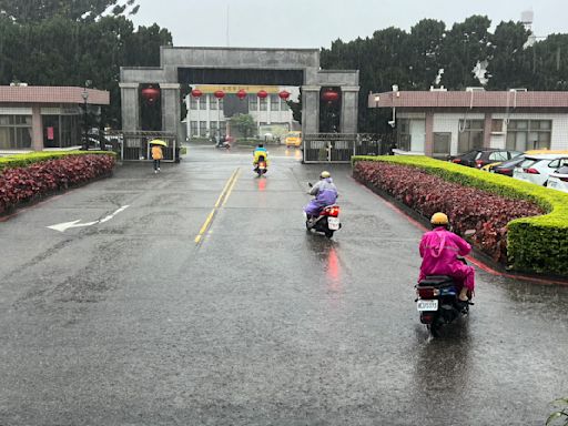 金門突下超大雷雨 金城市區要道水淹成河