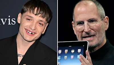 Peso Pluma le hace petición al fallecido Steve Jobs y lo tunden en redes