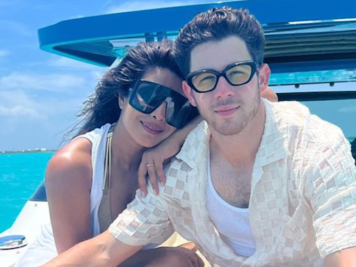 When Nick Jonas and Priyanka Chopra couldn't stop missing each other | - Times of India