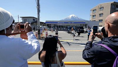爆量爭睹富士山已不堪其擾 日本河口湖當地擬引進住宿稅
