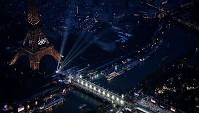 EN DIRECT - Marie-José Pérec et Teddy Riner ont allumé la vasque olympique qui s’envole dans le ciel de Paris