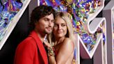 Kelsea Ballerini, Chase Stokes get close at MTV VMAs