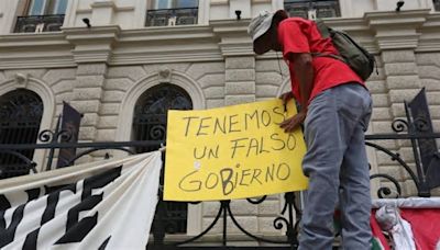 FOTOS | "La UES se niega a morir": los contundentes mensajes que dejó la marcha del Día de Trabajo en El Salvador