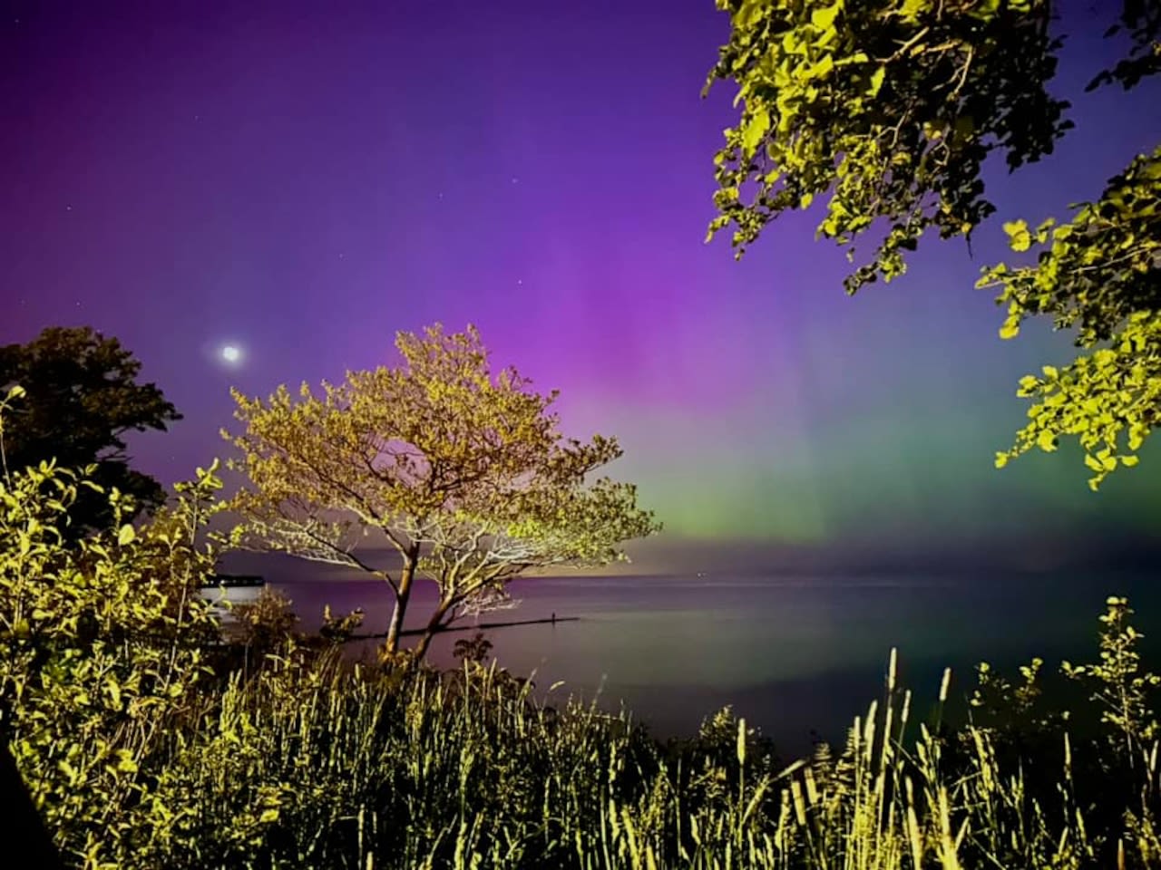 Clevelanders share magnificent photos of rare Northern Lights above city