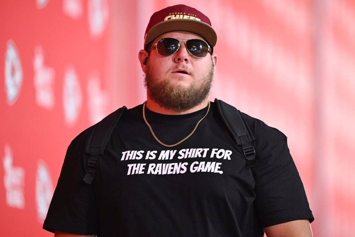 Creed Humphrey wore a hysterically literal T-shirt to Chiefs-Ravens game