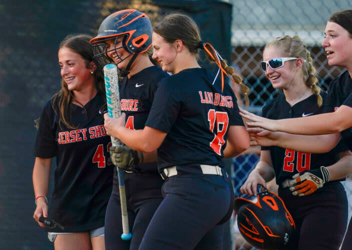 The crown fits: Jersey Shore softball wins second consecutive District 4 Class AAAA title
