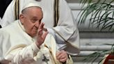 El papa Francisco lava los pies de doce jóvenes presos el Jueves Santo